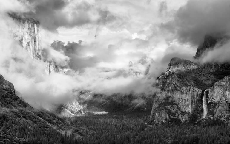 Black and white photo of Yosemite Valley.